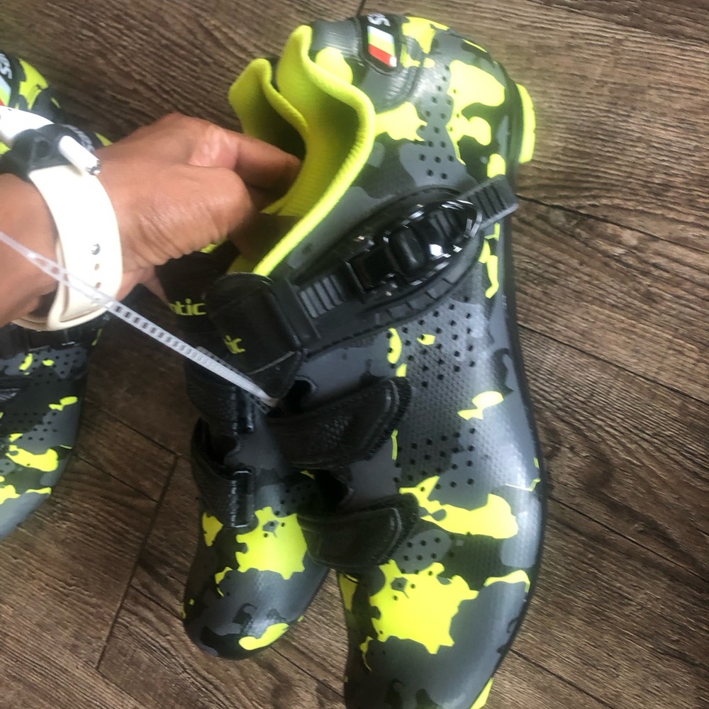 Santic cycling shoes